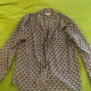 Women’s blouse. Black & white